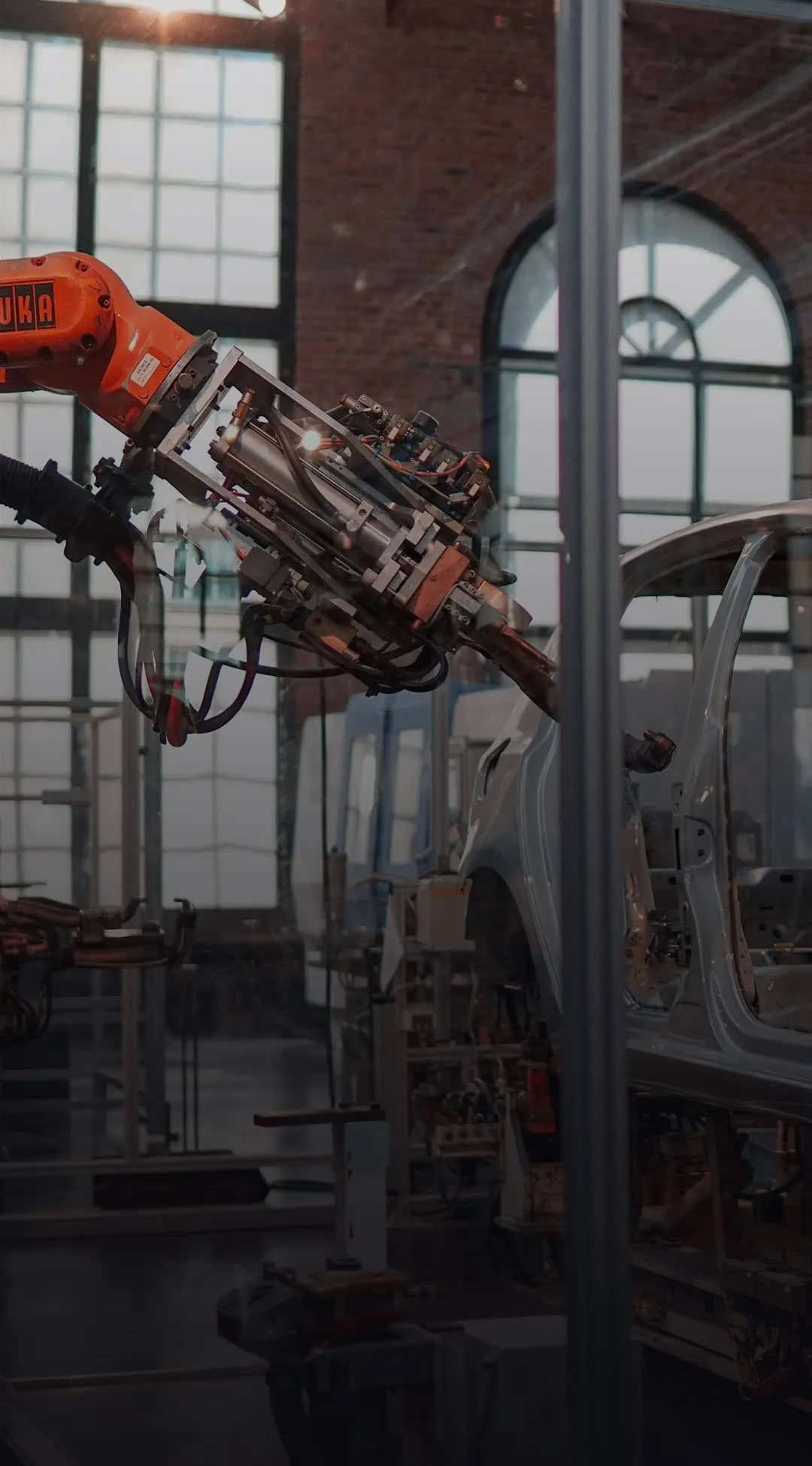 Robotic welding system for vehicle body manufacturing